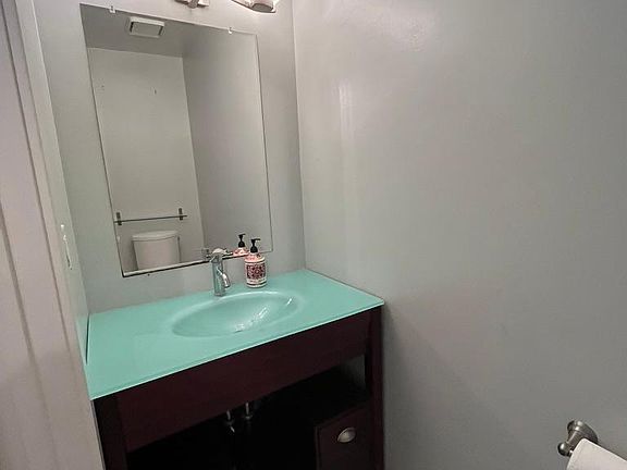 Downstairs 1/2 bathroom
