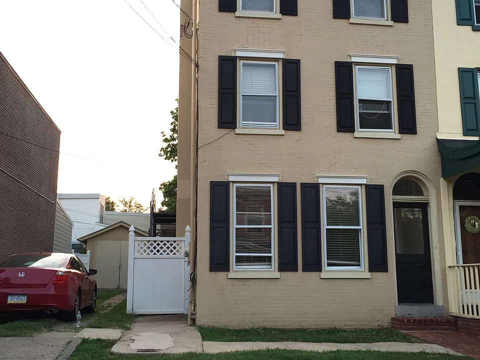 Outside & driveway (2+ parking spots)