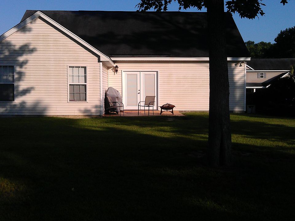 1st image of 104 Broken Branch Dr