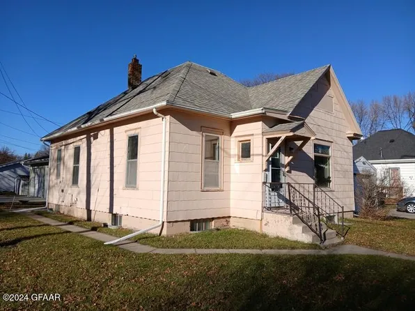 311 N 11th St, Grand Forks, ND 58203