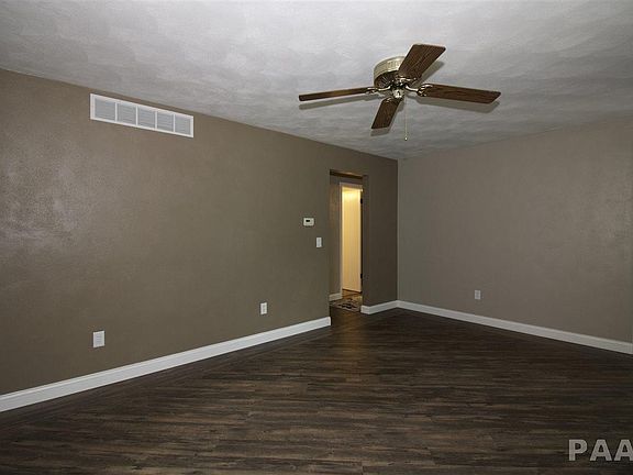 4th image of 104 N Elm St