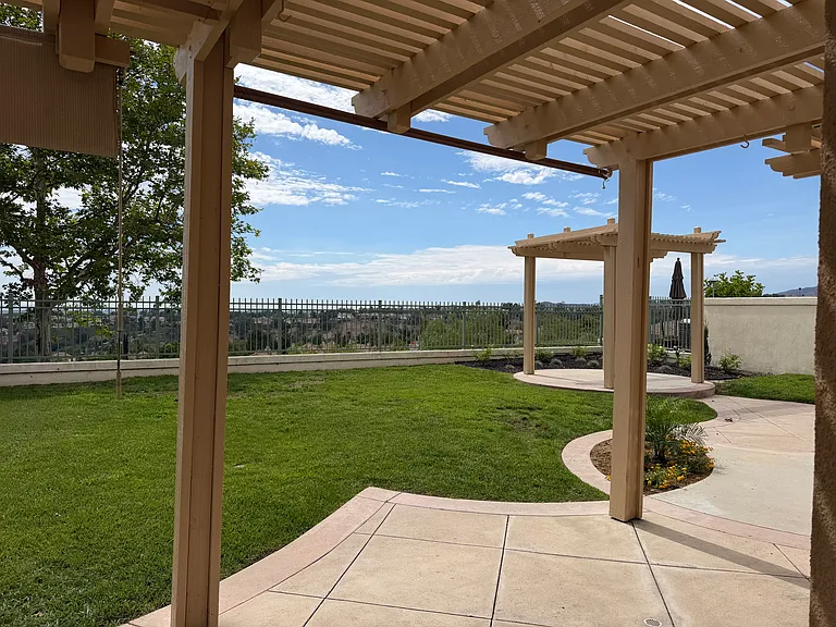 15 Field Point — Photo 17