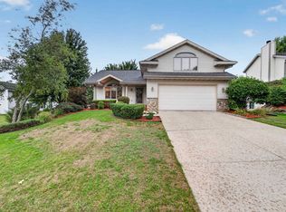 5904 Red Oak Trl, Mc Farland, WI 53558