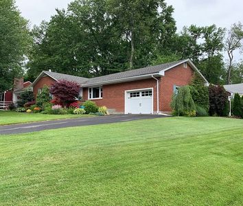 240 Beechwood Rd, West Hartford, CT, 06107