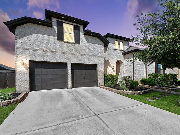 3rd image of 10127 Blythe St