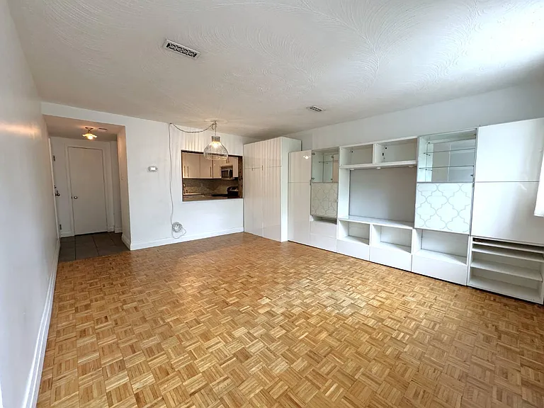 1175 Queen St E #B — Photo 9