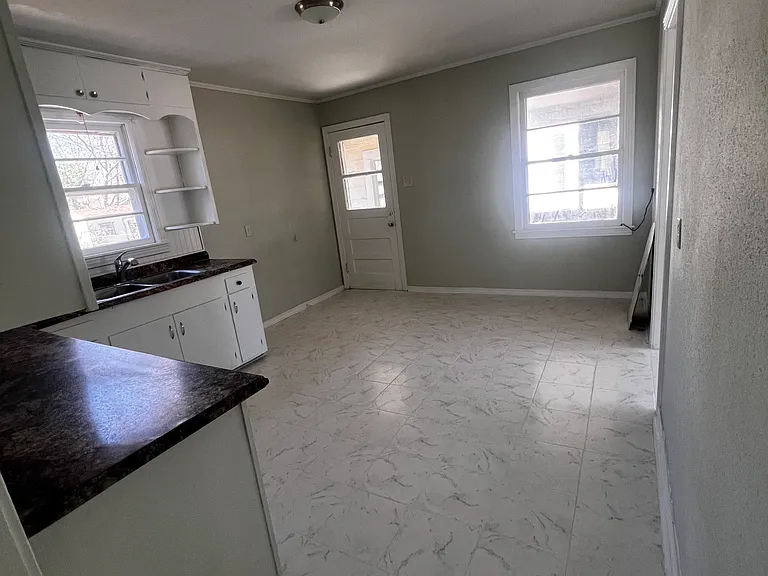 513 N Line St — Photo 5