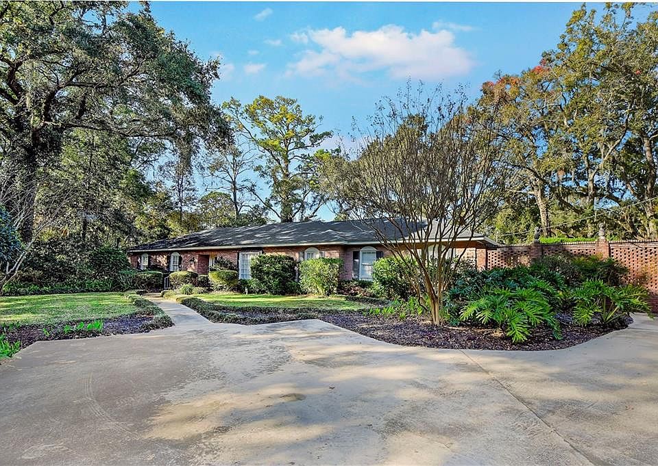 1st image of 101 Palm Dr