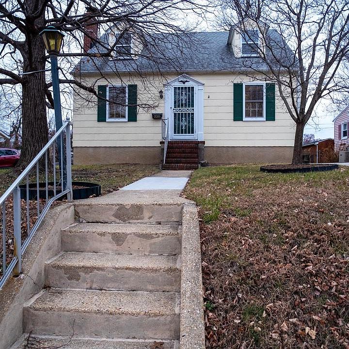 1st image of 230 N Beaumont Ave