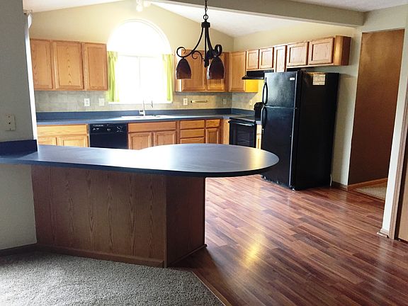 4th image of 1008 Pebble Brook Dr