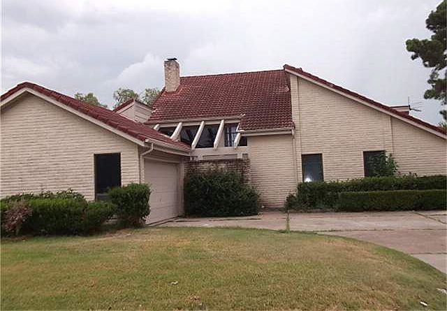1st image of 7626 Antoine Dr