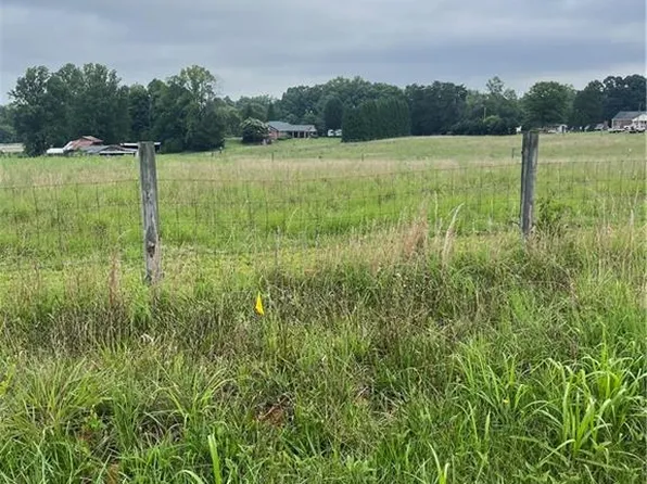 5398 Reidsville Rd, Walkertown, NC 27051