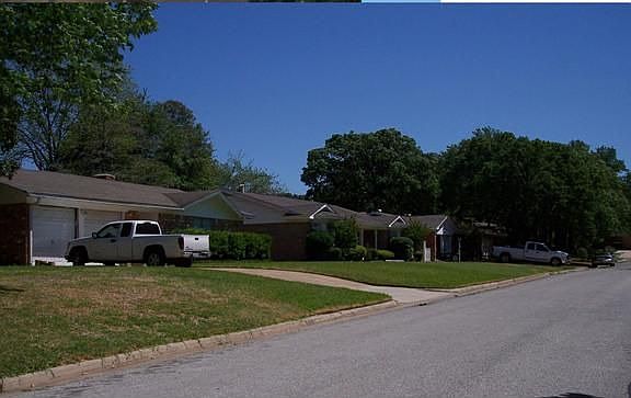 3rd image of 413 Sierra Dr
