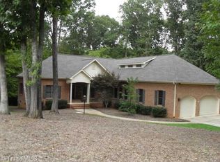 8008 Dorsett Downs Dr, Stokesdale, NC 27357