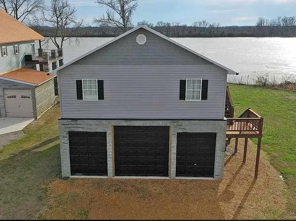 1940 Catfish Ln, Crump, TN 38327