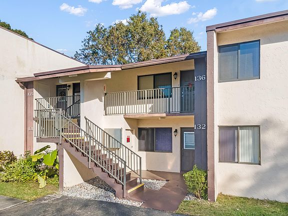 2nd image of 132 E Laurel Drive #902
