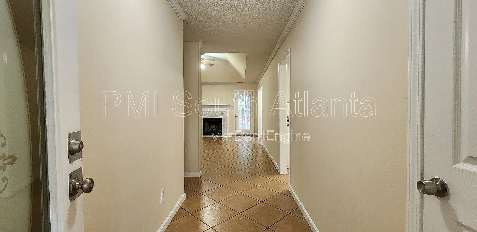 3 bed, 2.0 bath, 1470 sqft, $1,695 — Photo 4