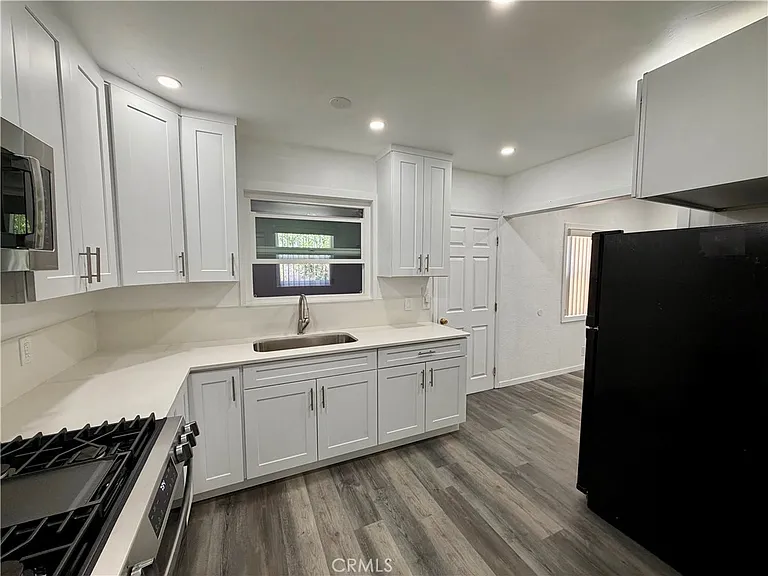 2428 Vasquez Pl — Photo 7