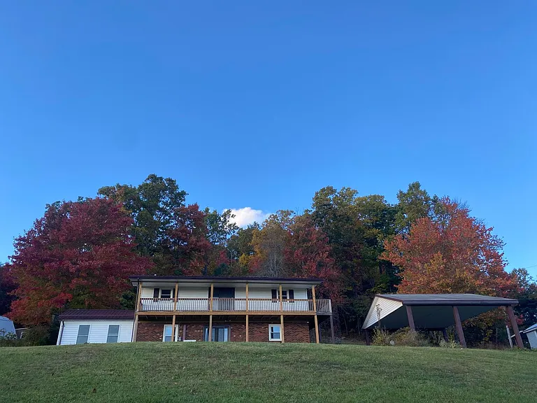 258 Wilcox Dr — Photo 1