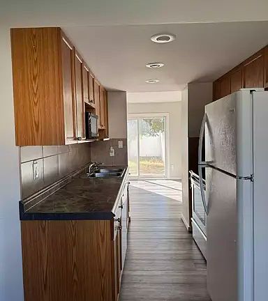 3rd image of 20 Lakewood Vlg NW