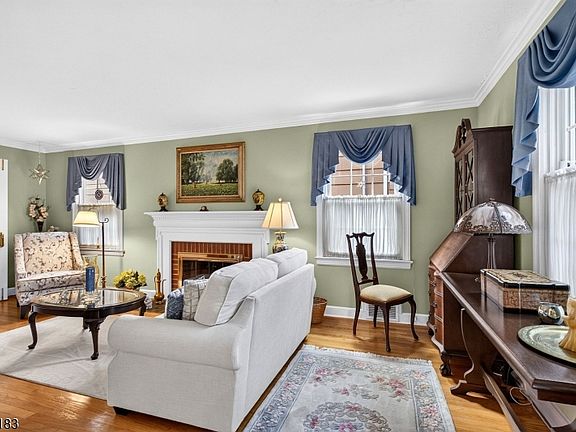 3rd image of 665 Fairfield Way