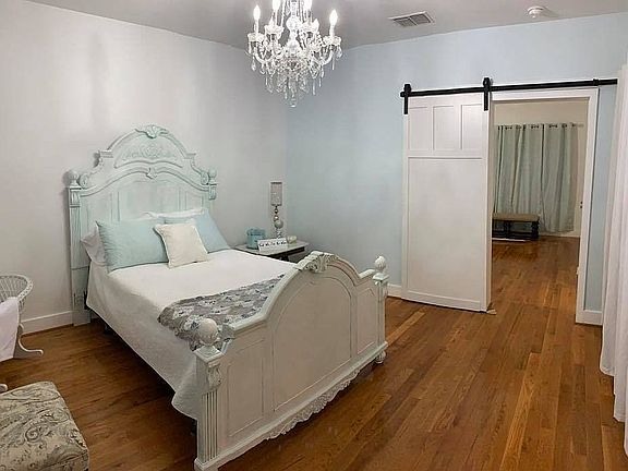 Suite 2 room 1