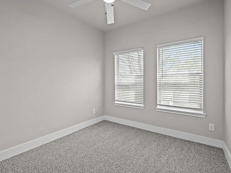 Larkin Apartment Homes — Photo 35