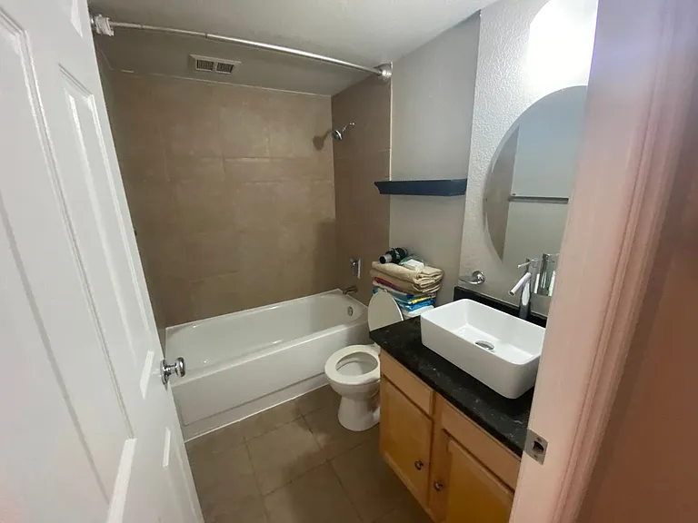 909 Logan St #11E — Photo 10