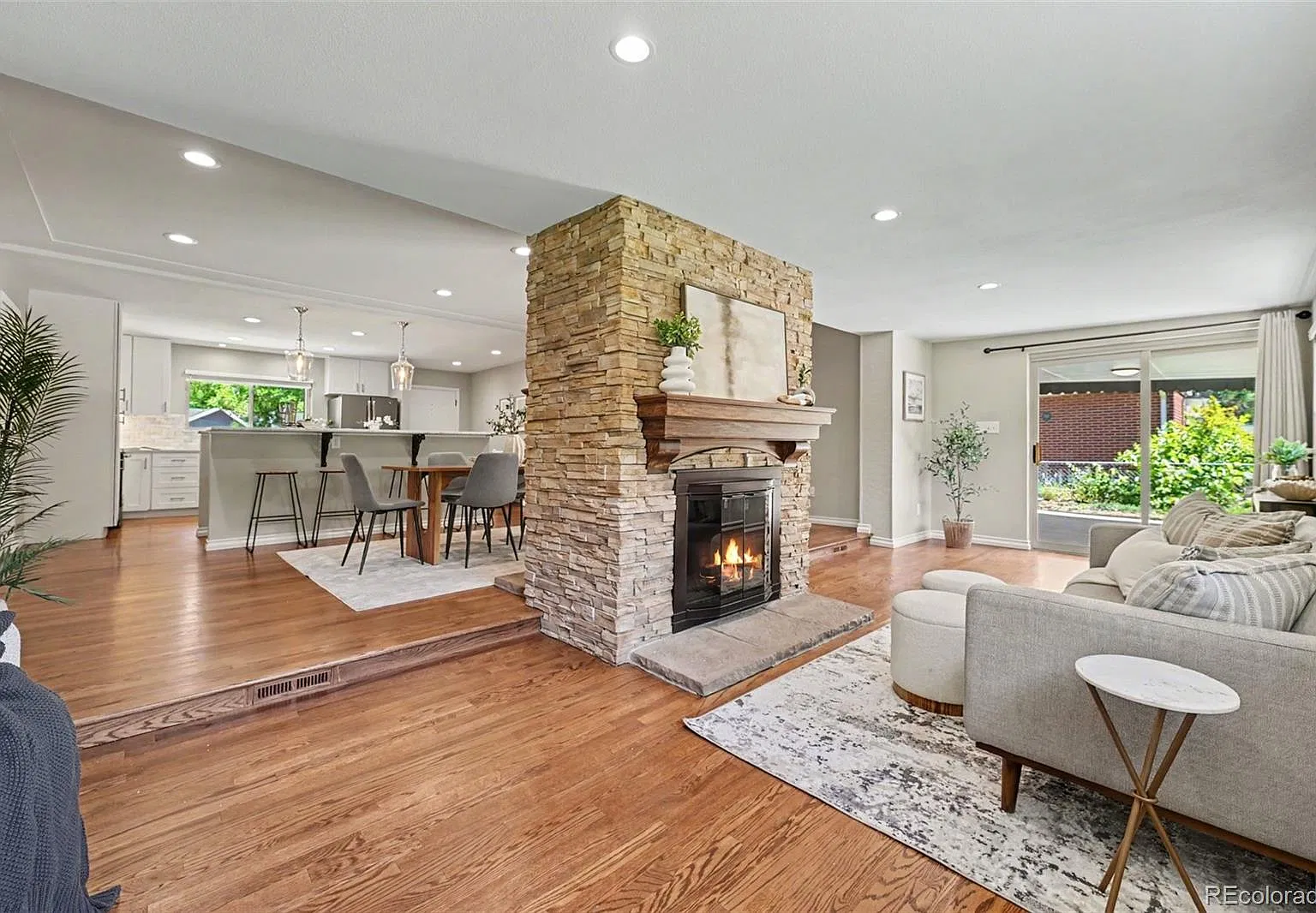 4 bed, 3.0 bath, 2324 sqft, $2,900 — Photo 3