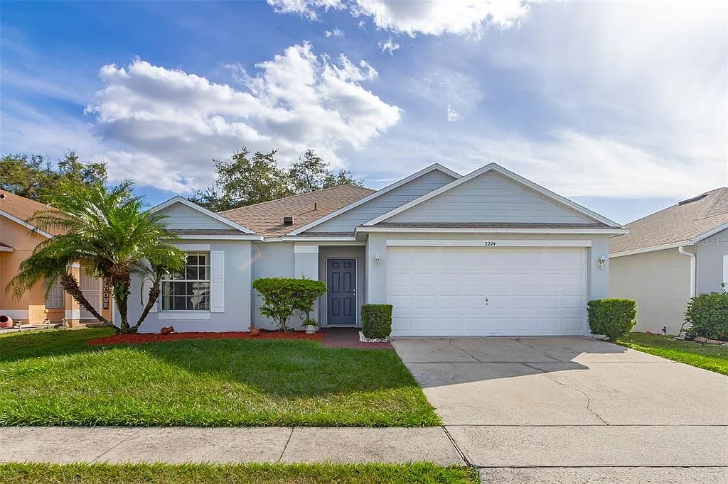 4 bed, 2.0 bath, 1437 sqft, $2,050 — Photo 1