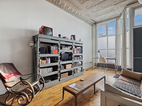 784 sq ft of retail/office space. The front currently used as the Living Room.