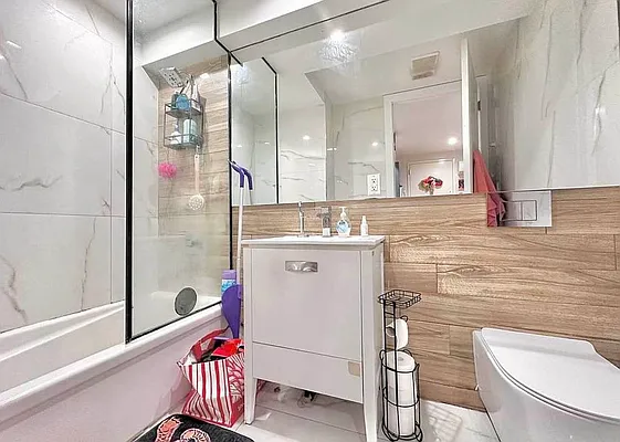 Bathroom, photo 2
