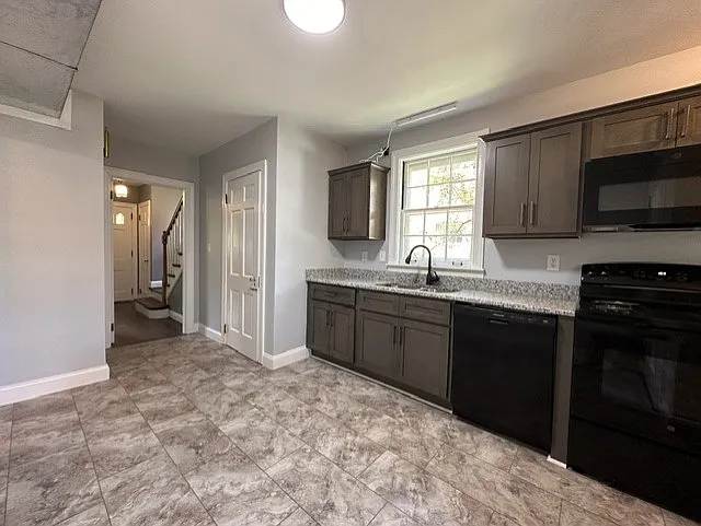 313 Hermitage Dr — Photo 11
