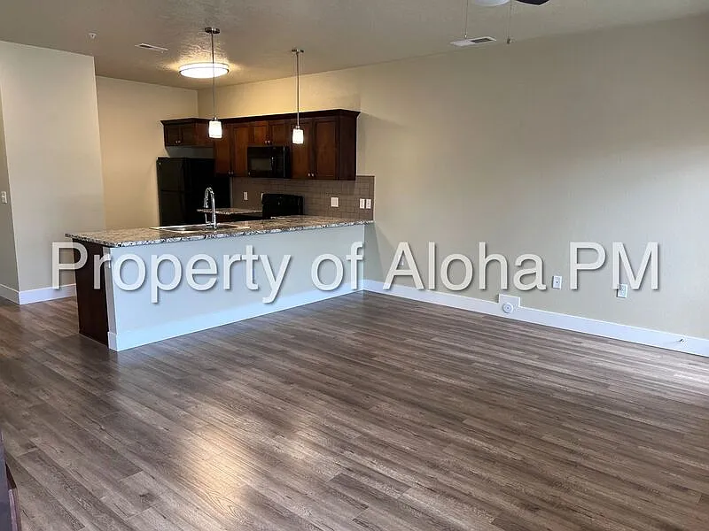 3 bed, 2.5 bath, 1310 sqft, $1,996 — Photo 2