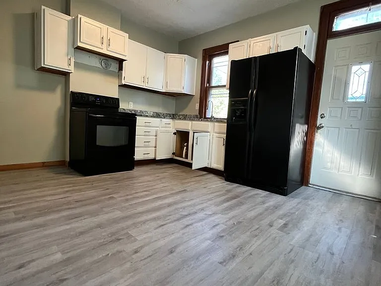 58-60 N Ogden Ave — Photo 16