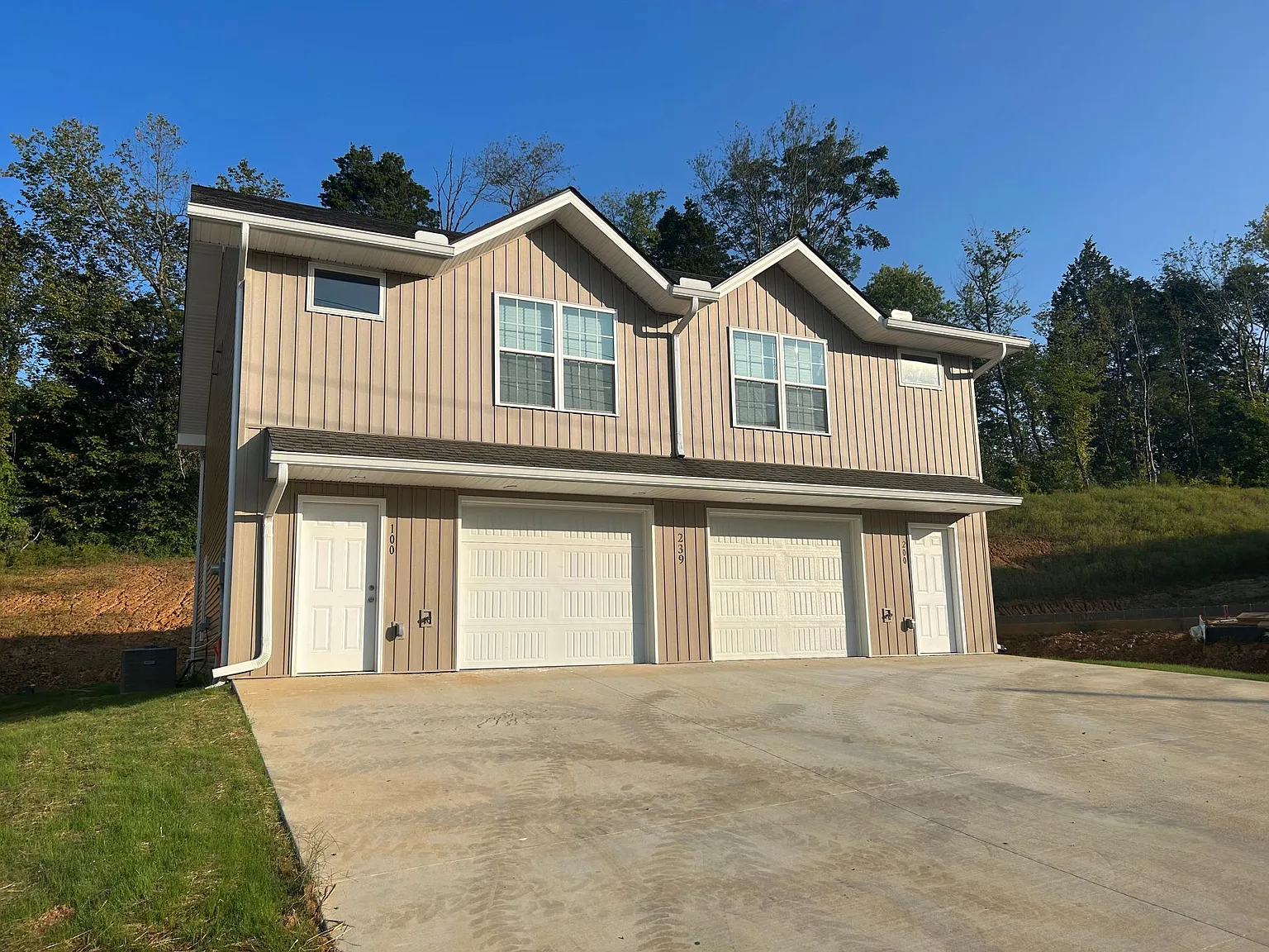 3 bed, 2.5 bath, 1300 sqft, $1,700 — Photo 2