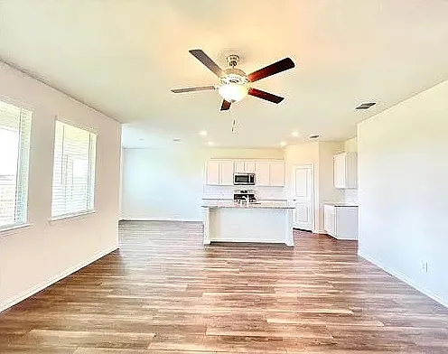 791 Camden Dr — Photo 3