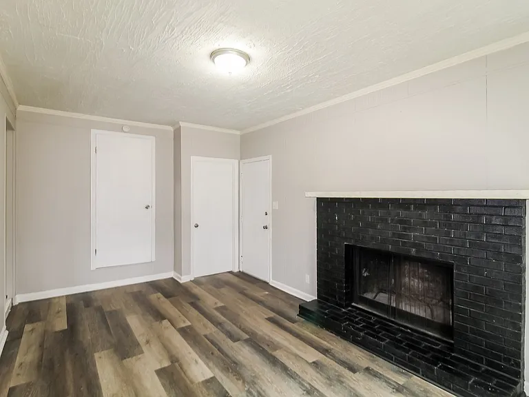 1559042_018_living_room_13615407.jpg