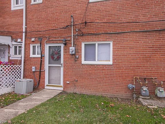3rd image of 23673 Banbury Cir APT 2