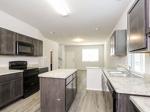3rd image of 5532 Willamette Dr