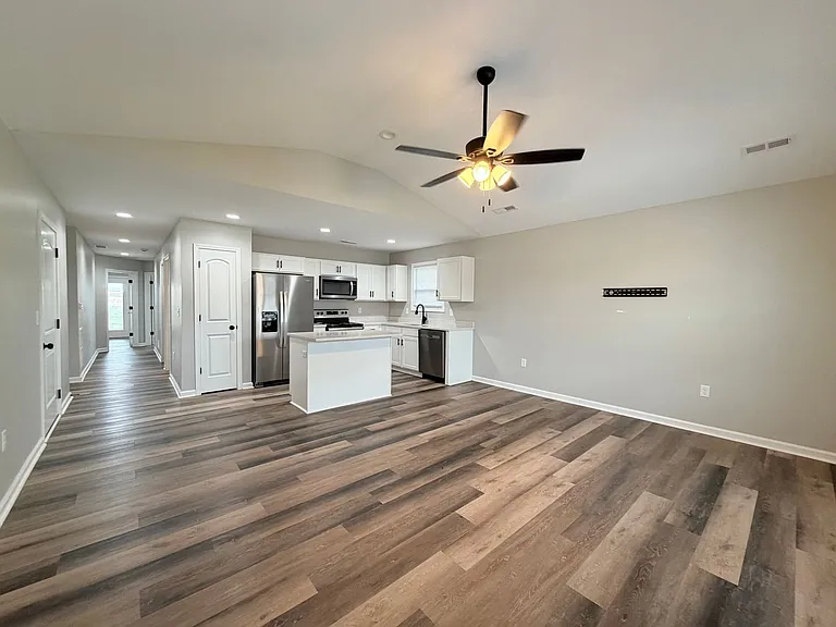 7020 Caravan Dr — Photo 4