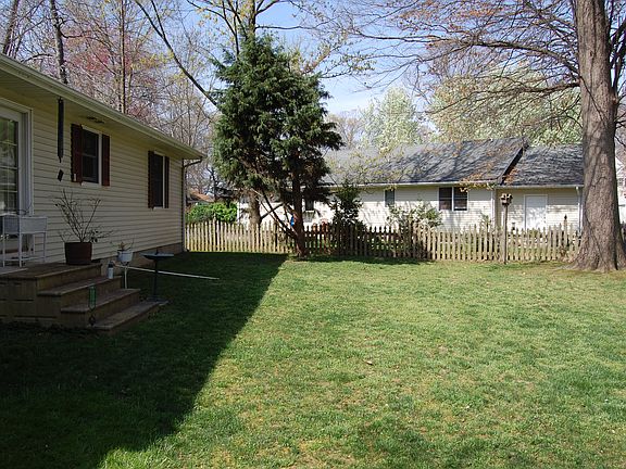 View of rear yard