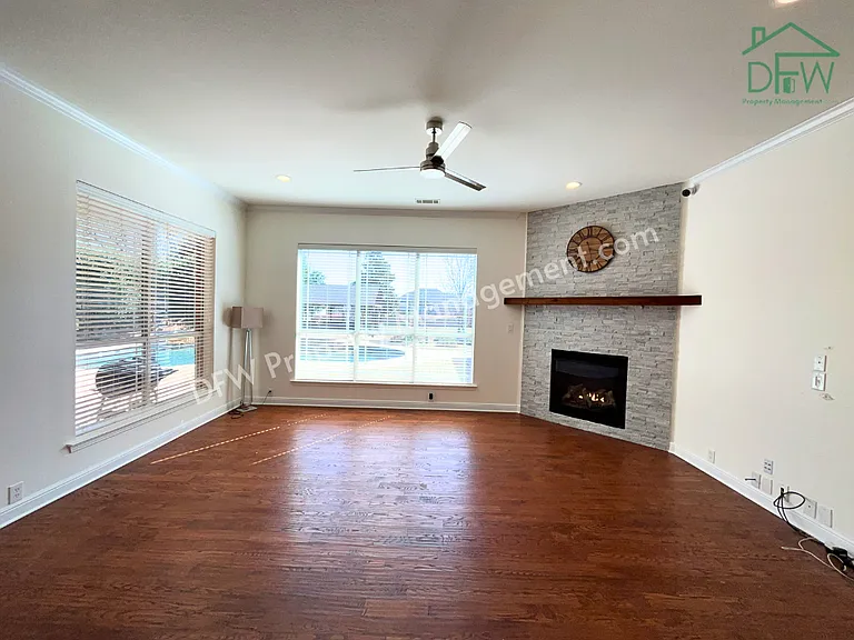 1205 Golden Gate Dr — Photo 11