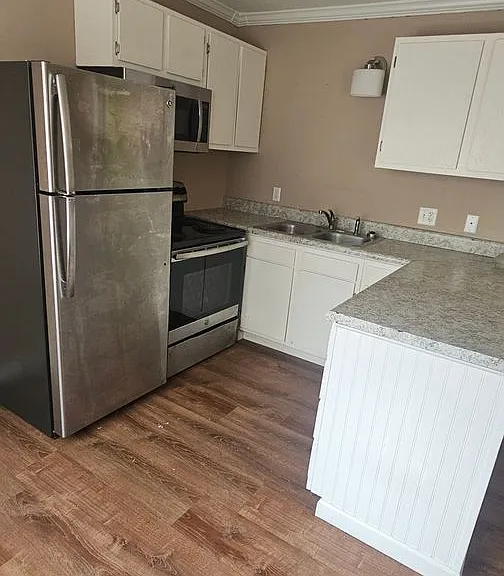 604 N Stewart St — Photo 1