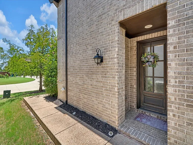 3905 Saint Ives Ln — Photo 3