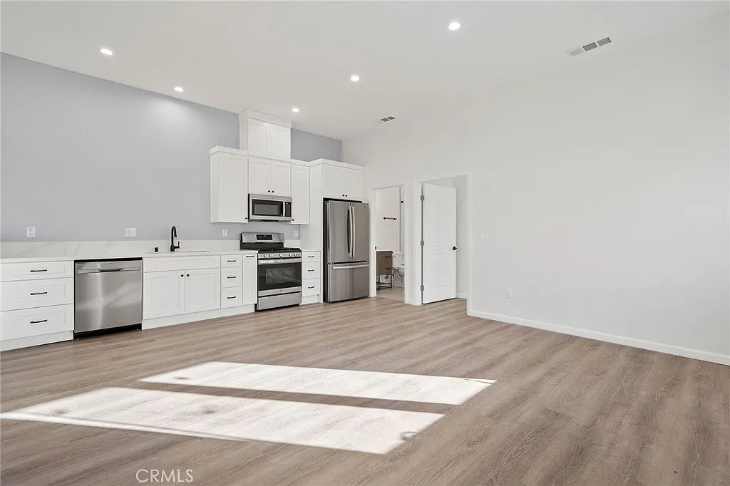Building Photo - 10318 Burin Ave #1/2