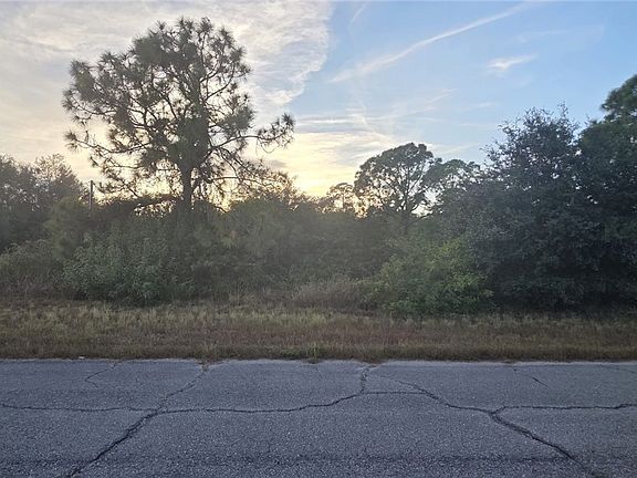 5th image of 122 Pixie Ave