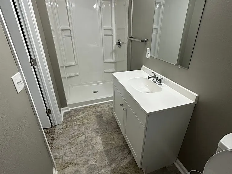 1818 N Weller Ave — Photo 6