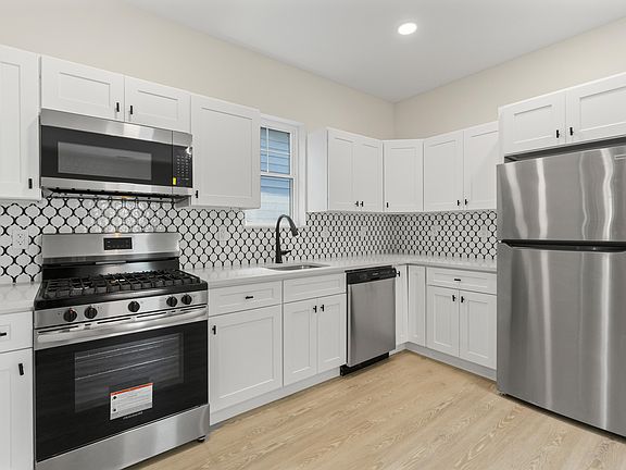 4th image of 22 Hillman St #2