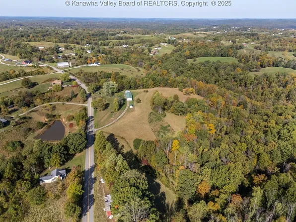 121B Grandview Ridge Rd, Red House, WV 25168